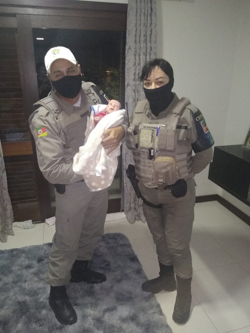 PMs salvam bebê desfalecido em Torres