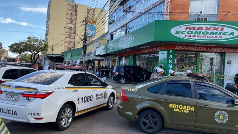 Homem foi preso e o veículo foi recuperado. 