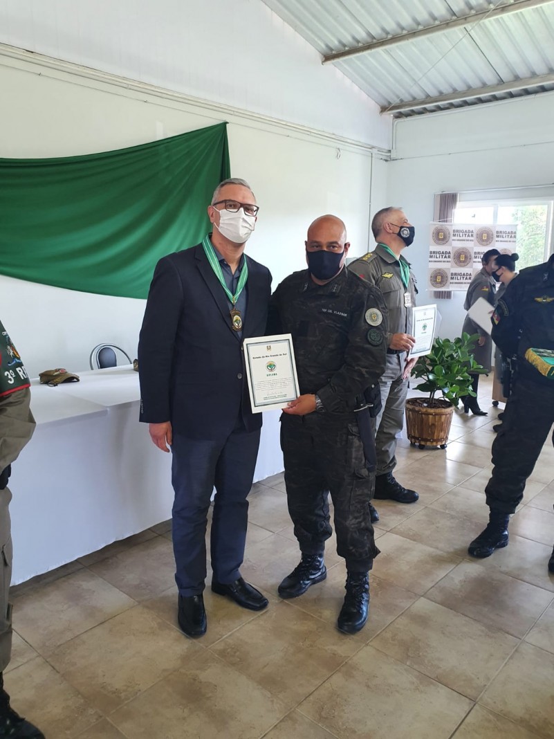 Entrega de comendas do CABM no 3º BABM.
