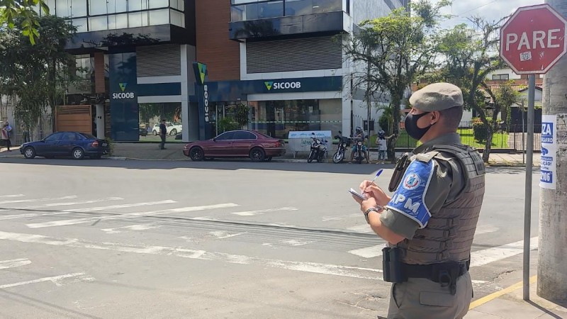 Cadete realizando analise do cenário