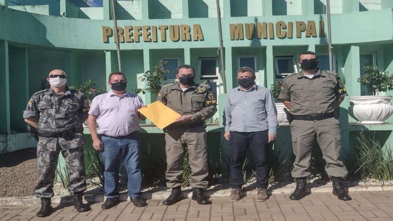 Comandante do 7° BPM reune-se com autoridades em Tiradentes do Sul