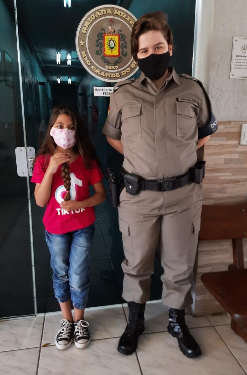 Doação das mechas denotam gesto de amor, solidariedade e homenagem à avó de Yasmim.
