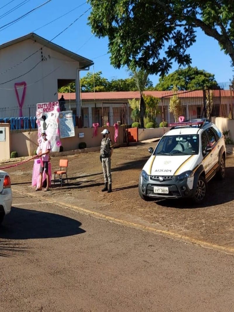 Brigada Militar participa de pedágio solidário em Vista Gaúcha durante Outubro Rosa