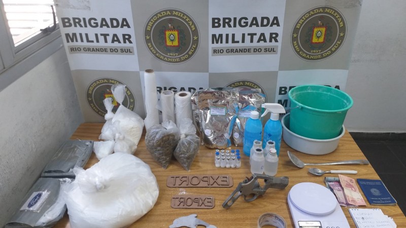 Materiais apreendidos - prisão por tráfico de entorpecentes