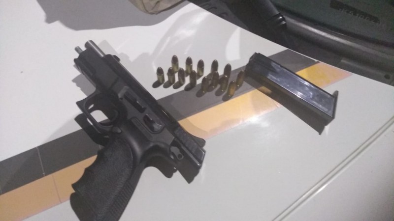 Ap&oacute;s abordagem homem &eacute; preso com arma de fogo em Port&atilde;o