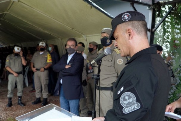 O comandante do BOPE, tenente-coronel Schoenfeldt, ressaltou a importância da família para conquistar o brevê "caveira de gelo"