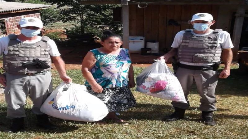 Brigada Militar faz doação de roupas em Esperança do Sul