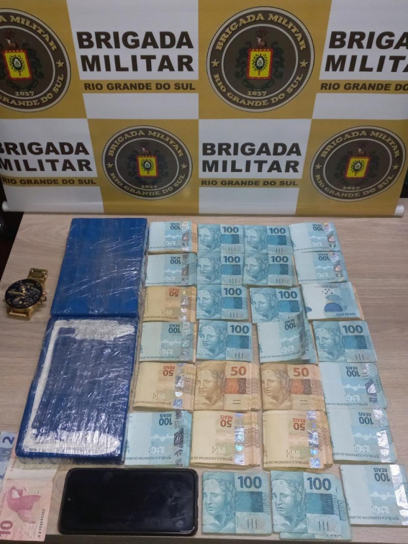 R$ 27 mil Reais em dinheiro e dois quilos de cocaína