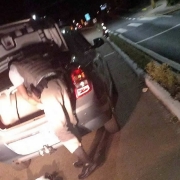 Drogas e dinheiro foram encontrados no porta malas, embaixo do pneu estepe