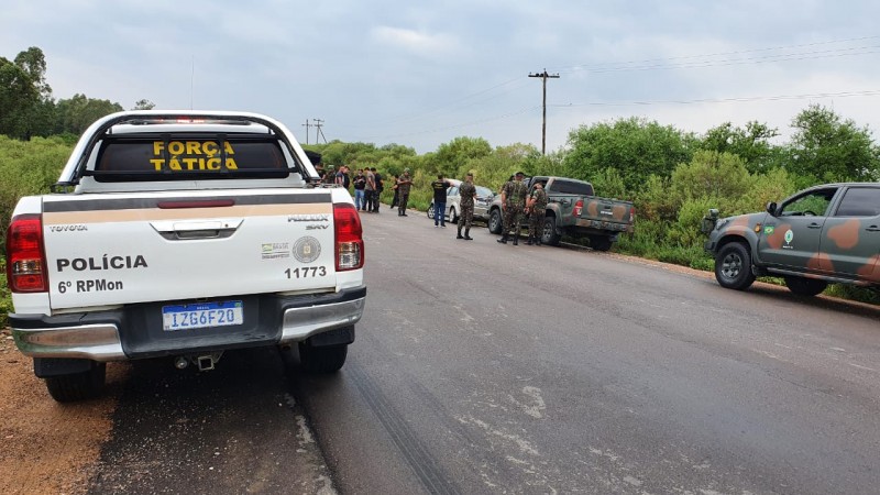 indivíduos presos por tráfico e porte ilegal de arma