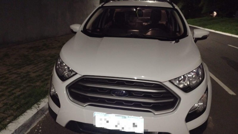 Veículo que havia sido roubado no bairro Vila Quitandinha foi recuperado.