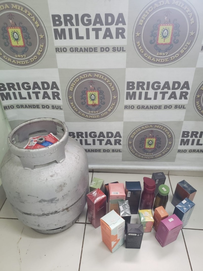 Casal foi preso por furto arrombamento em residência.