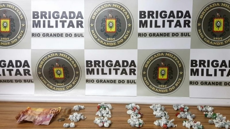 dupla é presa por tráfico de drogas