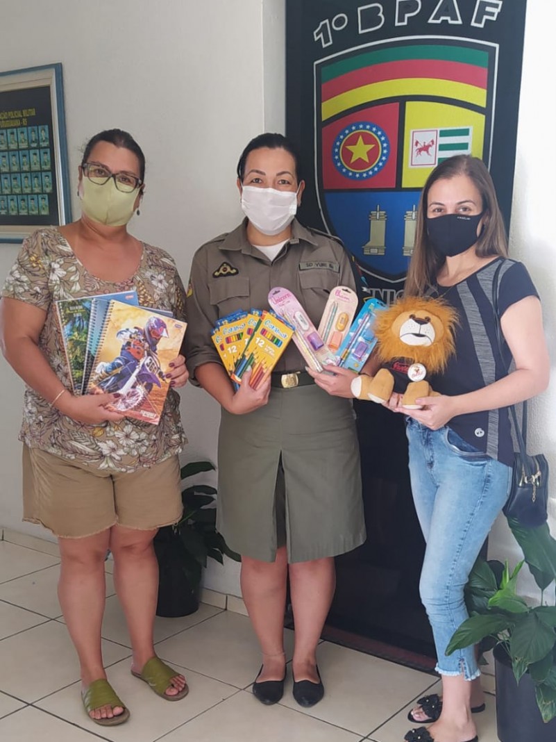 Entrega de material escolar