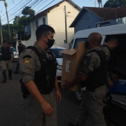 BRIGADA MILITAR PRENDE DUPLA E APREENDE CARGA DE CIGARRO ROUBADA 2