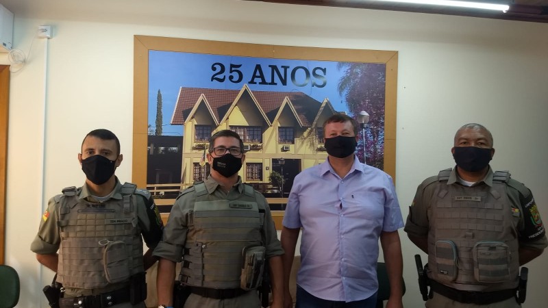 militares e prefeito