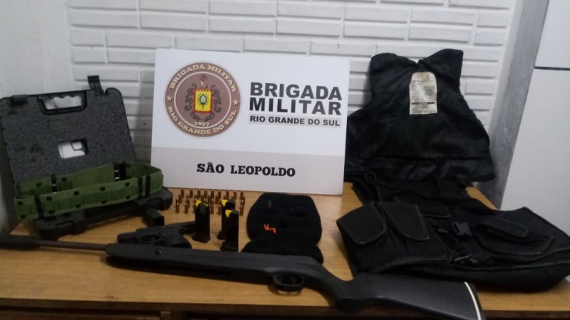 Três pessoas são presas e arma e colete balístico são apreendidos em São Leopoldo (2)