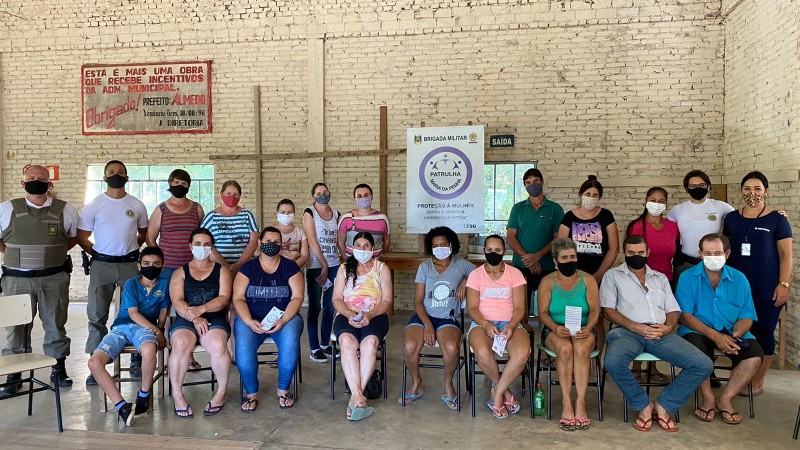 BM de Venâncio Aires e órgãos da rede de proteção à mulher realizam roda de conversa na zona rural do município