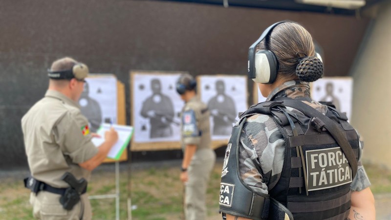Brigada Militar realiza competição de tiro entre brigadianas em alusão ao Dia Internacional da Mulher