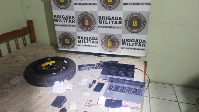 Brigada Militar de Portão prende quatro pessoas e recupera veículo roubado