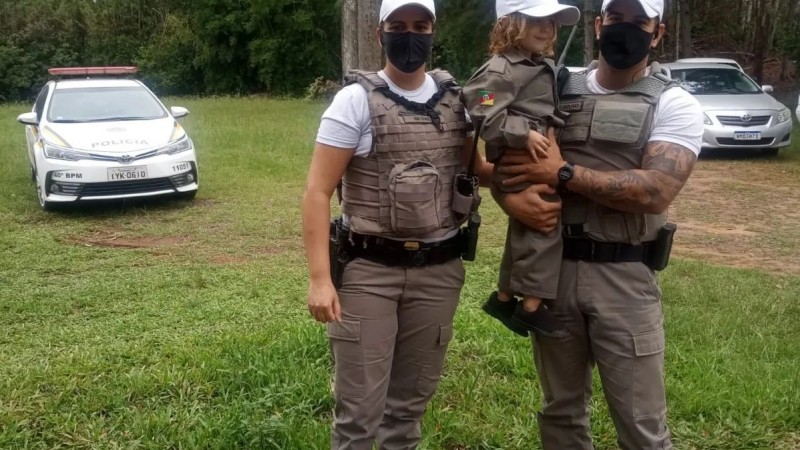 Menino ganha farda da Brigada Militar