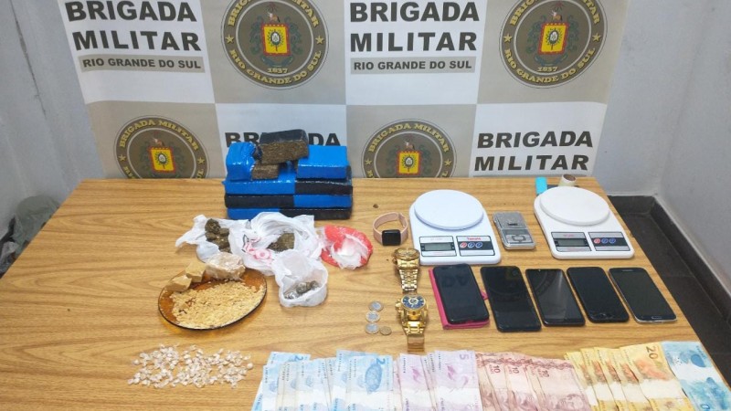BM prende 5 indivíduos com mais de três quilos de drogas em Canoas
