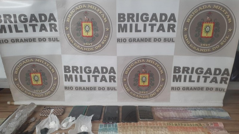 drogas, dinheiro e celulares apreendidos