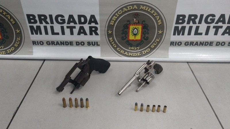 1º BPM apreende fuzil e armas em Porto Alegre - Brigada Militar