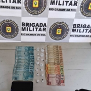 Autor com 14 buchas de cocaína já havia sido preso no final do mês de março pelo crime