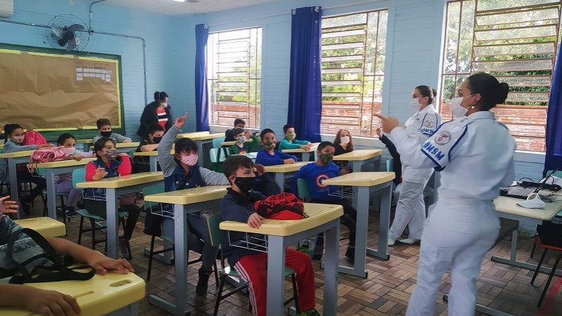 HBMSM participa de ações integradas com outras unidades da BM na EMEF Pinheiro Machado
