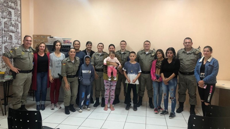 BM de Santa Cruz do Sul realiza aula inaugural com os pais das crianças do Projeto Mirim