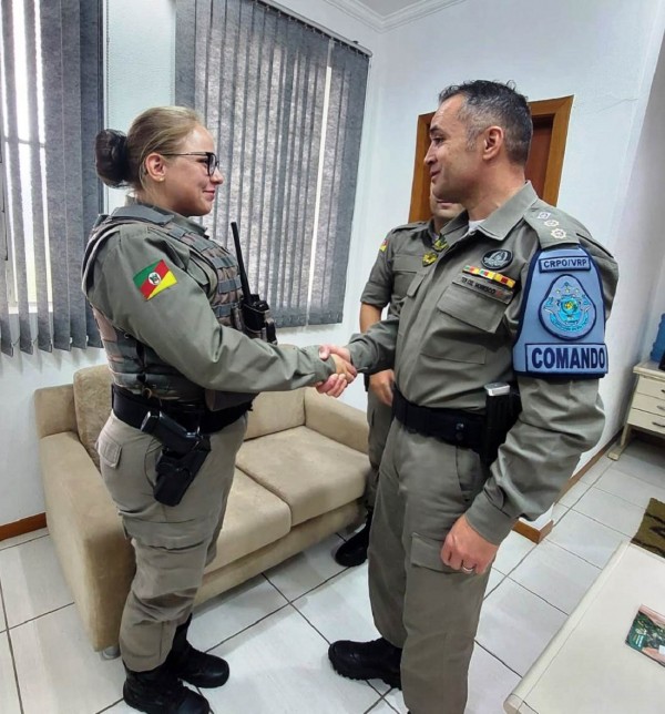 Comando Regional do VRP presta reconhecimento a policiais militares