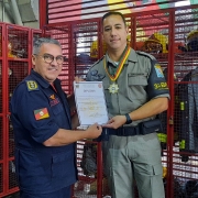 Major Famoso recebendo Comenda