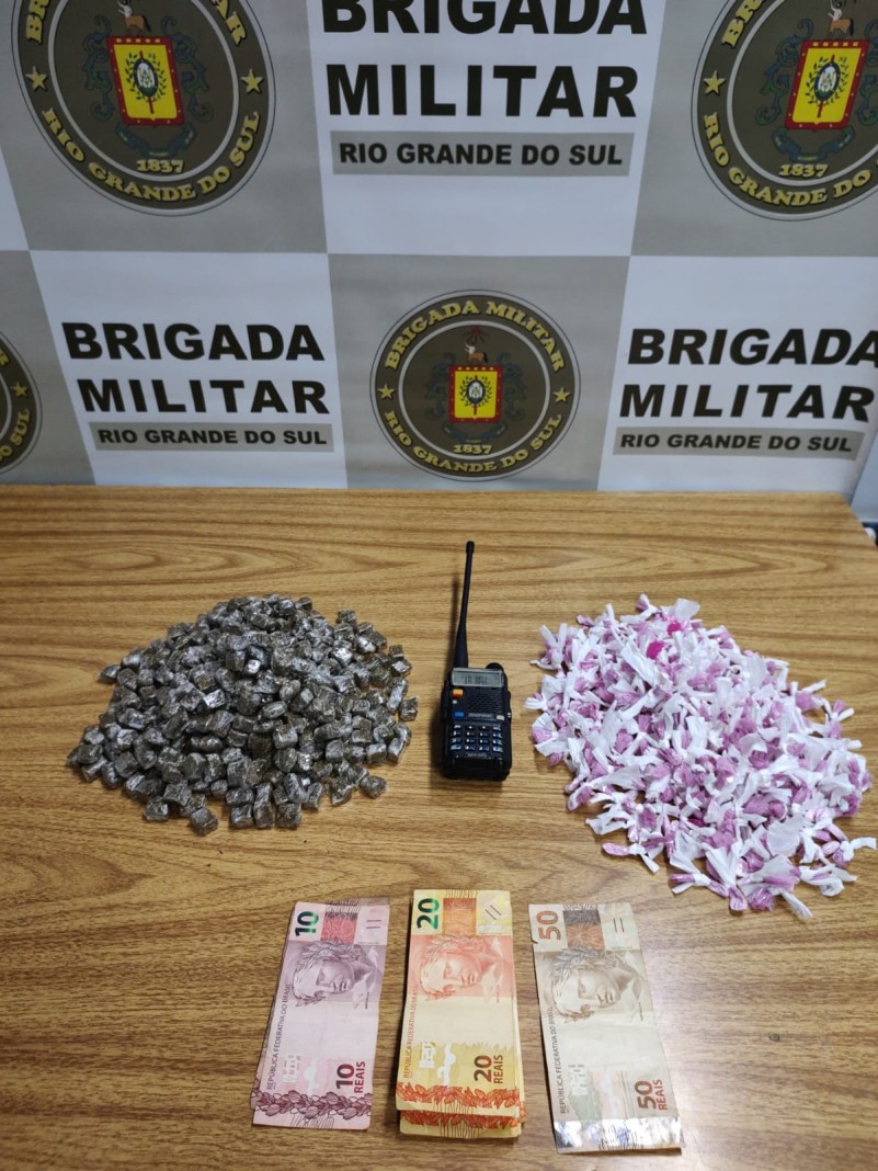Drogas, rádio comunicador e dinheiro apreendidos em prisão na cidade de Canoas