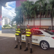Alunos em ponto base