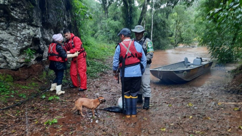 PATRAM de Frederico Westphalen realiza a travessia de pessoas ilhadas pelas águas da chuva