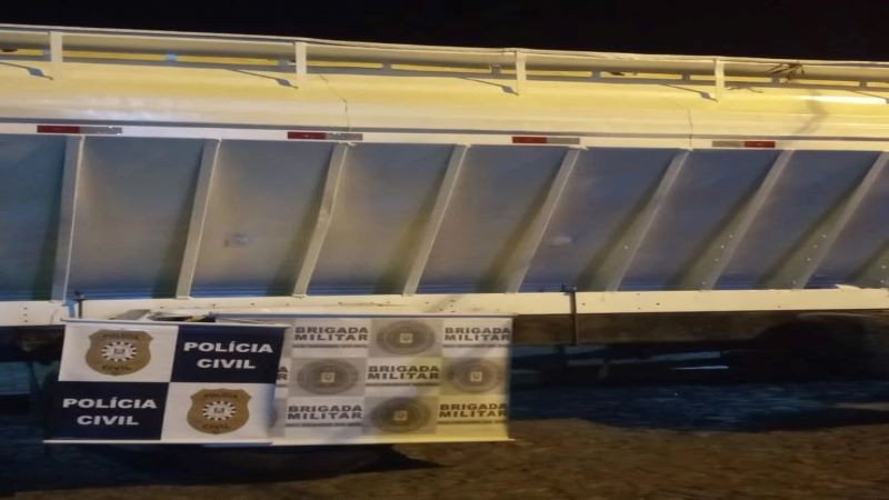 BM e PC apreendem caminhão carregado com agrotóxicos em Tiradentes do Sul