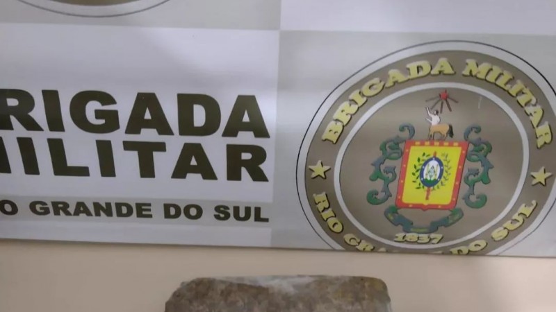 Brigada Militar prende dois homens por tráfico de drogas em Três Passos dia 26 05