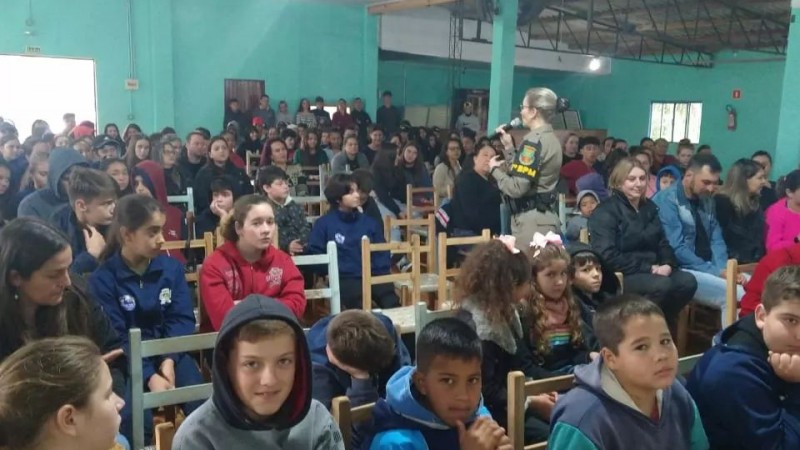 Brigada Militar participa de conversa sobre prevenção aos crimes de abuso e exploração sexual infantil na cidade de Braga