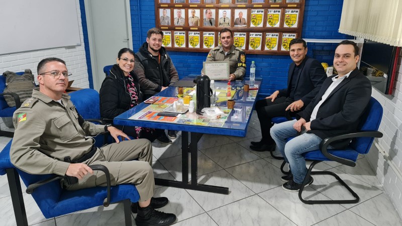 Visita de integrantes da Faculdade Anhanguera ao 21ºBPM