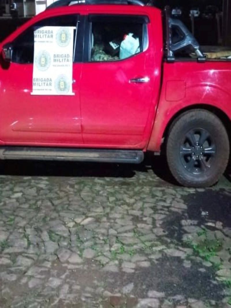 Brigada Militar prende dois homens por contrabando de agrotóxicos e receptação de veículo em Campo Novo