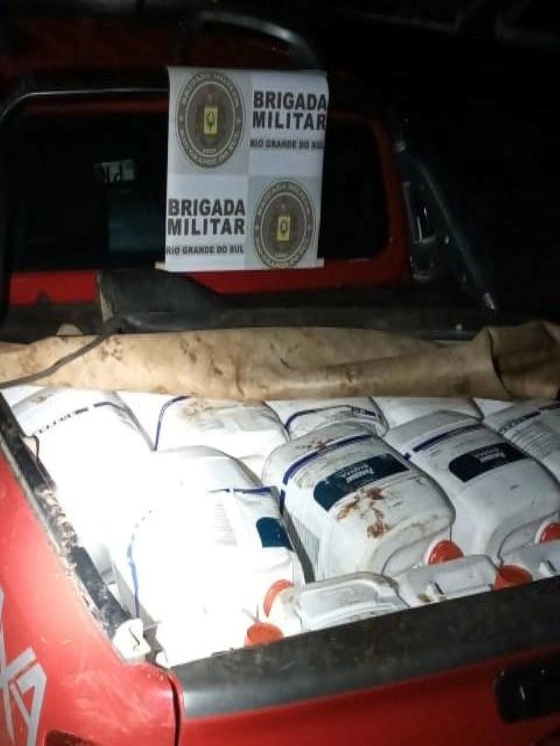 Brigada Militar prende dois homens por contrabando de agrotóxicos e receptação de veículo em Campo Novo
