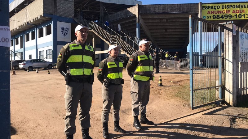 Os Alunos-sargentos também reforçaram a segurança durante a partida entre Cruzeiro X Glória.