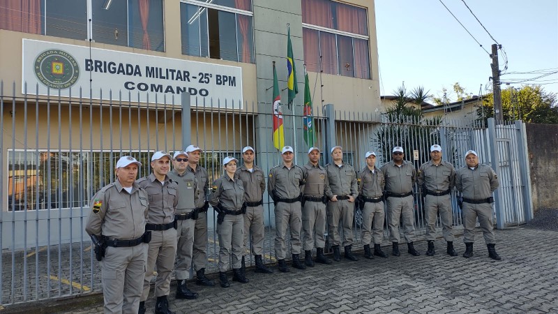 Alunos sargentos da BM realizam estágio administrativo no 25º BPM (3)