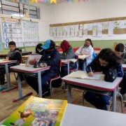 Alunos trabalhando na cartilha Proerd