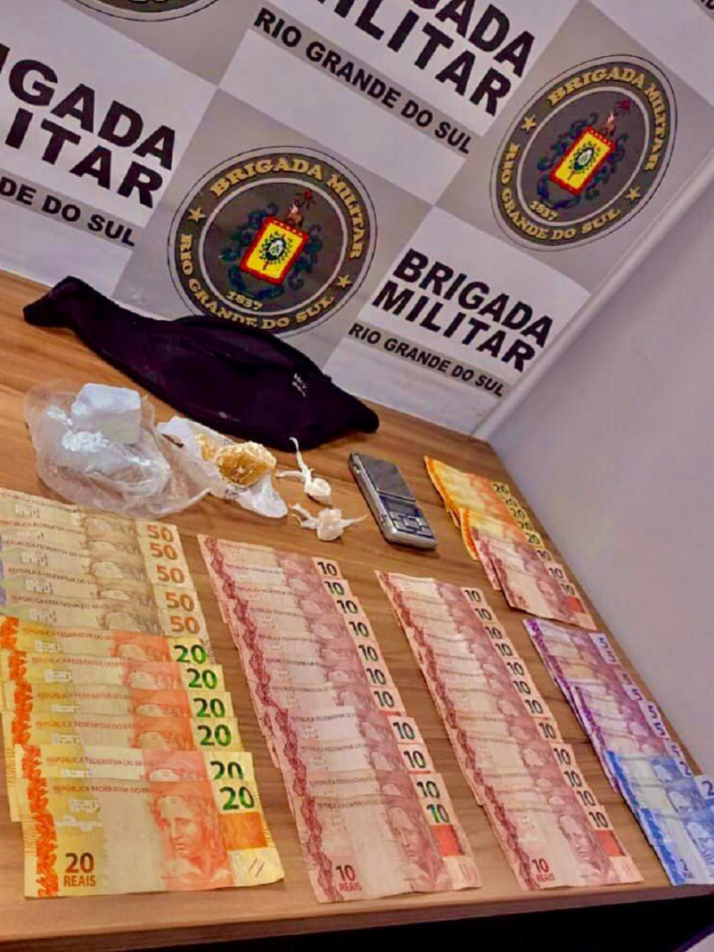 A Brigada Militar, através do 23º Batalhão de Polícia Militar (23º BPM), na tarde de terça-feira (28/6), às 15h40, realizou a prisão de um homem de 33 anos por tráfico de drogas, no bairro Aviação em Venâncio Aires.