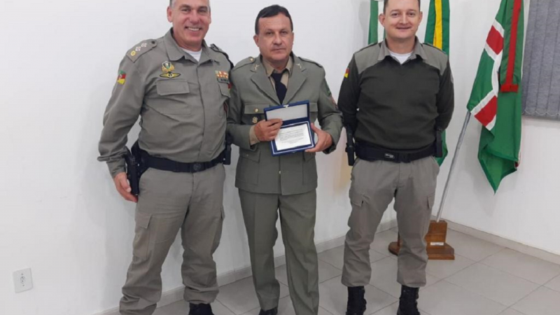 A a Câmara de Vereadores de Ibarama realizou sessão solene para homenagear o policial militar destaque do ano, trata-se do 2º sargento Jocelito Fernandes da Silva, em reconhecimento público aos 32 anos de efetivo serviço prestado à Brigada Militar e nos últimos dois anos junto à comunidade de Ibarama