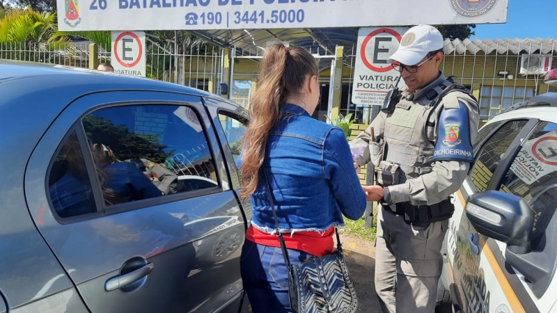 Na ocasião, também foram entregues mudas de plantas fornecidas pelo Horto Florestal Chico Mendes.