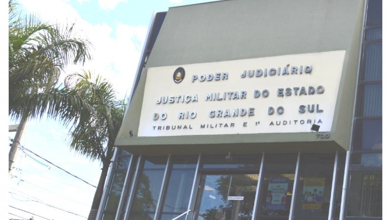 Imagem mostra fachada do edifício da Justiça Militar do Rio Grande do Sul