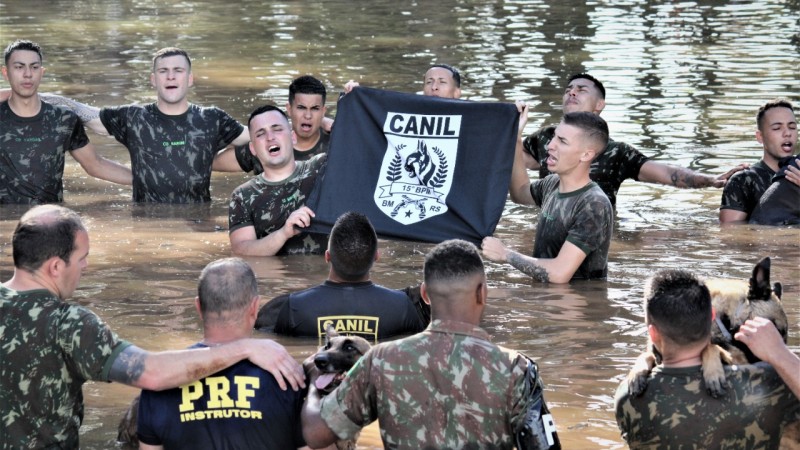 Instrução do Canil do 15º BPM para Alunos do Estágio de Adestramento e Emprego de Cães de Guerra do 3º BPE 3